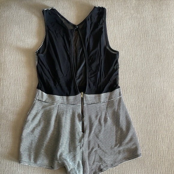 Black and white romper - Picture 2 of 2